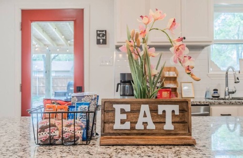 Dallas House | Spacious 4BR, King Suite & Grill - 18 min from Downtown