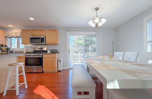 Westbrook House | Spacious 4BR Portland Retreat 4 King Beds + BBQ