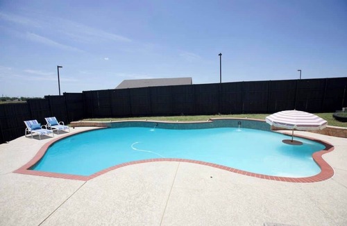 Royse City House | Spacious 4BR w/Pool + Grill | Near Lakes + Harbor