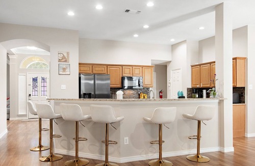 South Arlington House | Spacious 5BR 2 Bath Jetted Tub 16 miles to Dallas Stadium