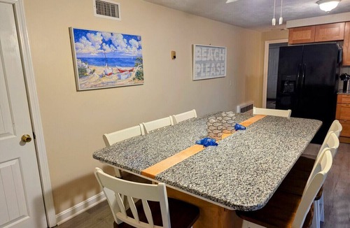Eastward Look House | Spacious 5BR Beach House Vacation-walk to Scarborough!