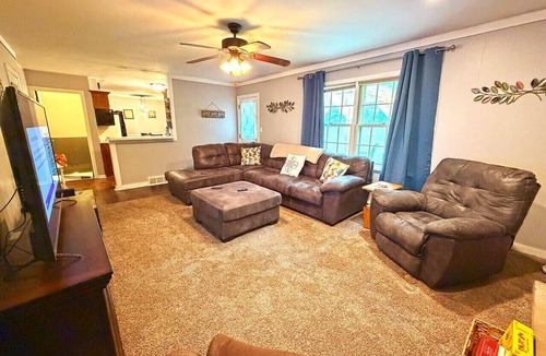 Coshocton House | Spacious and Close to Local Favorites