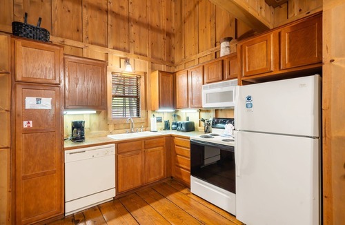Branson Cabin | Spacious Cabin at Green Mountain | Pools, Hot Tub, Near Strip, Dogs Welcome!