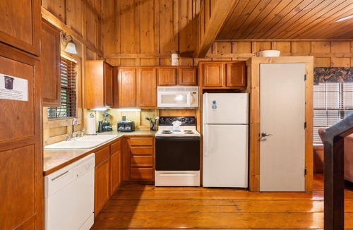 Branson Cabin | Spacious Cabin at Green Mountain | Pools, Hot Tub, Near Strip, Dogs Welcome!