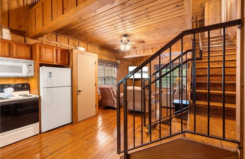 Branson Cabin | Spacious Cabin at Green Mountain | Pools, Hot Tub, Near Strip, Dogs Welcome!