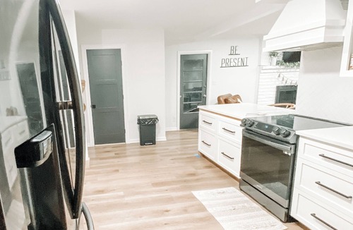 Alice House | Spacious centrally located 5-bedroom house in quiet neighborhood