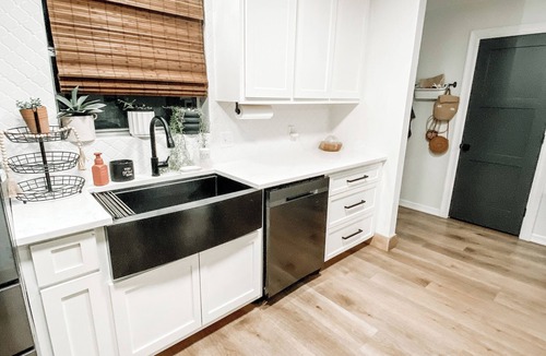 Alice House | Spacious centrally located 5-bedroom house in quiet neighborhood