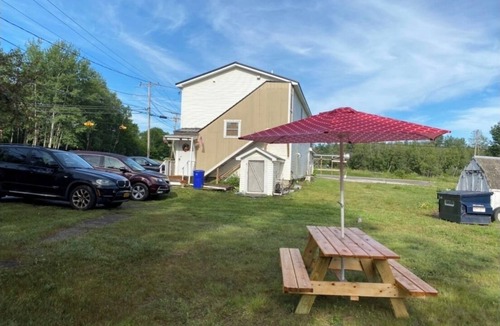 Frankfort Apartment | spacious clean vacation unit near Bangor and on your way to Acadia National Park
