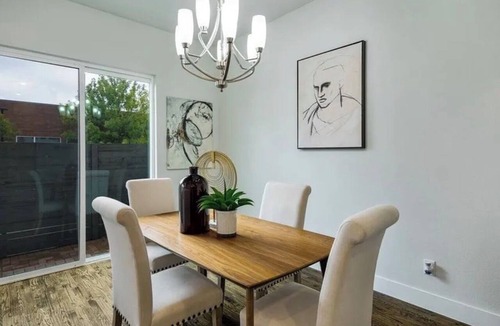 Vickery Meadow House | Spacious Dallas Townhome 3BR 10 Min to Downtown & DART