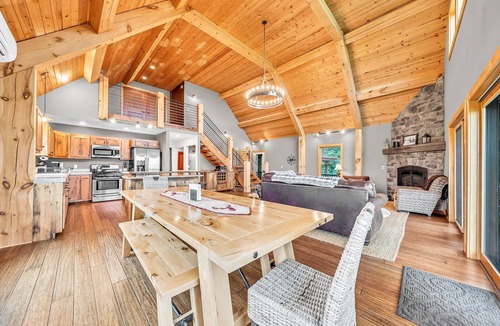 East Otto Ski Chalet | Spacious Ellicottville 5-bedroom 4-bath chalet with WiFi, AC