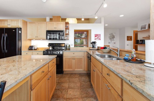Southwest Harbor House | Spacious Family Retreat; Spectacular Views; 4 Min to Acadia; Walk to Town