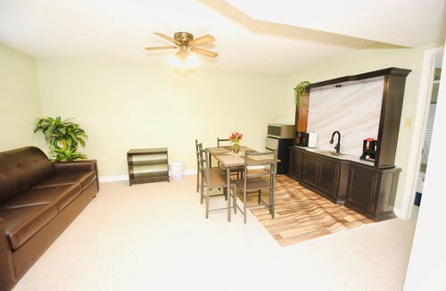 Bayridge West House | Spacious Hearth Escape with Natural Light & fireplace