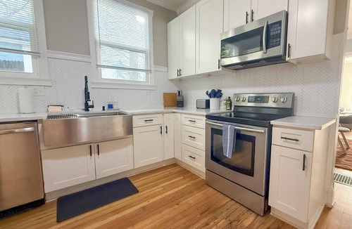 Olde Towne East House | Spacious Home Downtown - Children's Hospital, Pets