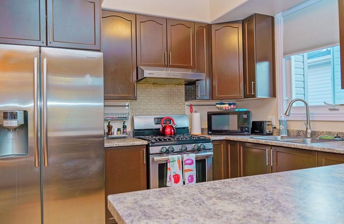 Amherstview House | Spacious Home with Basement: Great for families or Groups
