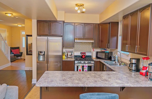 Amherstview House | Spacious Home with Basement: Great for families or Groups