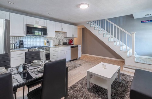 South Oakland House | Spacious Home with Porch Sleeps 6 Near Pitt & UPMC