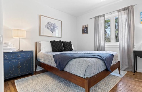Cushing House | Spacious House with Modern Comforts and Nature
