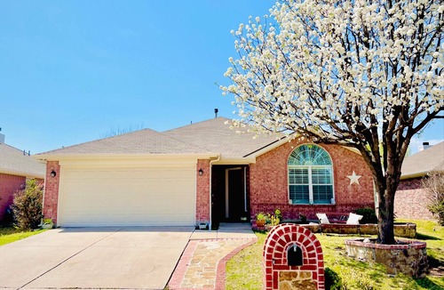 Little Elm House | Spacious, modern and comfy 4 bedroom home!