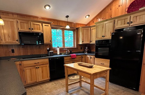 Rangeley Cabin | Spacious & private cabin, perfect Maine retreat. Wi-Fi, Two master suites