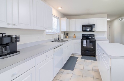 New Baltimore House | Spacious Ranch with 4BR/2BA – Prime Location