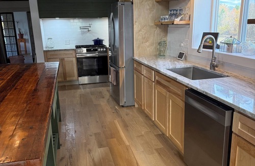 De Peyster House | Spacious Remodeled Country Farmhouse
