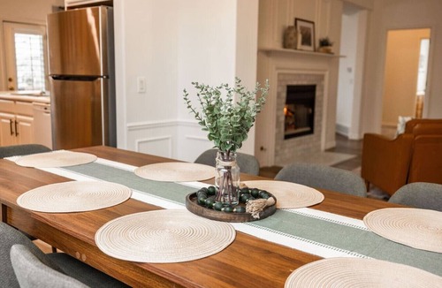 Draper House | Spacious Retreat - Game Room, Theatre, Sauna, BBQ