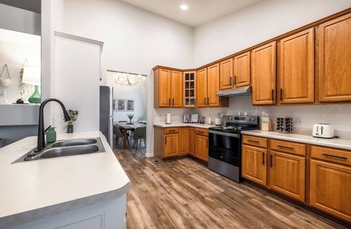 Draper House | Spacious Retreat - Game Room, Theatre, Sauna, BBQ