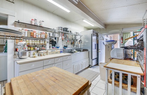 Bristol House | Spacious Round Pond House w/On-Site Trail Access!