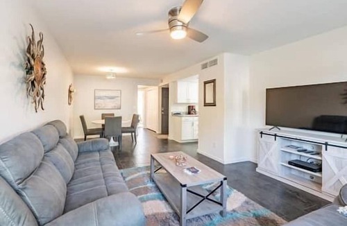 Tucson Condo | Spacious Split Floor Plan with Pool and Mountain views