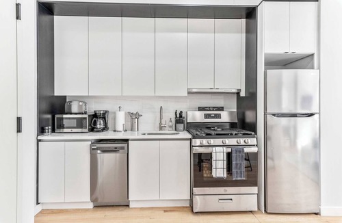 Upper East Side Apartment | Spacious Studio with Charming Juliet Balcony