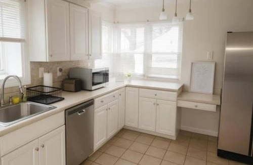 Parma House | Spacious Three Bedroom Parma Home Sleeps six Near Cleveland