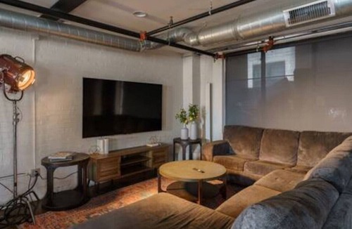 Italian Village Apartment | Spacious Wonderbread Loft