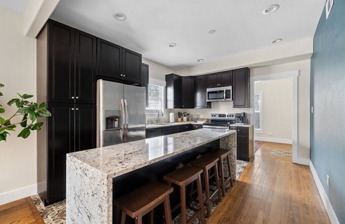 Kessler Apartment | Spacious World Cup basecamp for the whole crew — stocked for families and groups, just minutes from the action and steps from Bishop Arts.