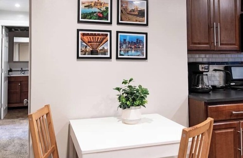 South Side Slopes House | Spacious3BR Pittsburgh Retreat | 5 Beds&Workspaces