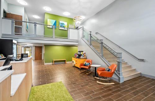 South Portland Hotel | Spark by Hilton Portland Airport Maine Mall