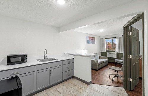 South Portland Hotel | Spark by Hilton Portland Airport Maine Mall