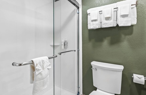 South Portland Hotel | Spark by Hilton Portland Airport Maine Mall