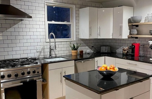Yarmouth House | Sparrowhawk House NE style Farmhouse Walkable to Town, Near Portland