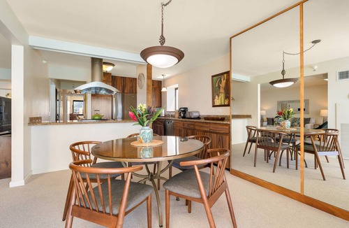 Waikiki Condo | SPECTACULAR OCEAN VIEW! A/C, Wi-Fi, Pool, FREE Valet Parking, Steps to Beach!