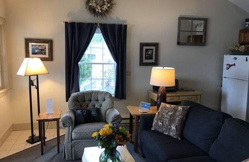 Wiscasset Cottage | Spectacular Waterfront Cottage: Charming Getaway on The Sheepscot River