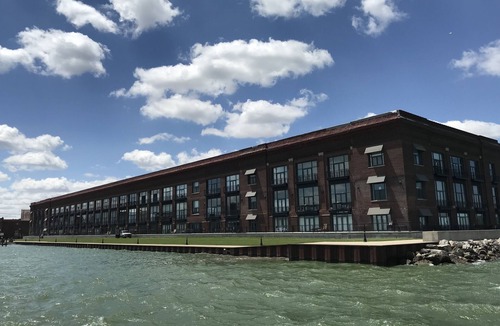 Sandusky Condo | Spectacular Waterfront Condo Retreat For 6 w/Cedar Point View!