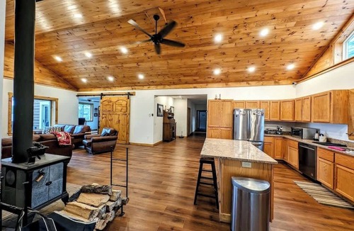 Ellsworth House | Sportsmans Waterfront Log Cabin