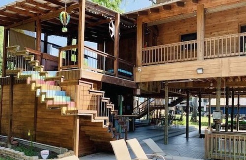 Jefferson House | SPRING BREAK CALLING! HOT TUB! FIRE PIT! Getaway at this Epic Waterfront Home!