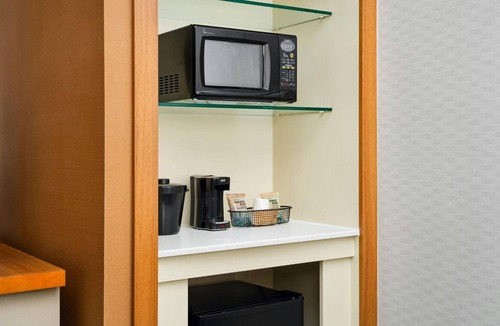 Moosic Hotel | SpringHill Scranton | Queen w/Sofa | Firepit + Pool, Hot Breakfast | 2 Units