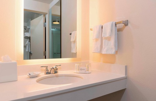 Alpine Center Hotel | SpringHill Suites by Marriott Grand Rapids North
