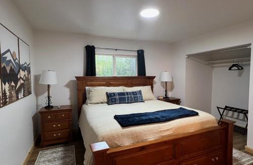 Bear Creek Cabin | Spruce woods lookout apartment on Seward highway