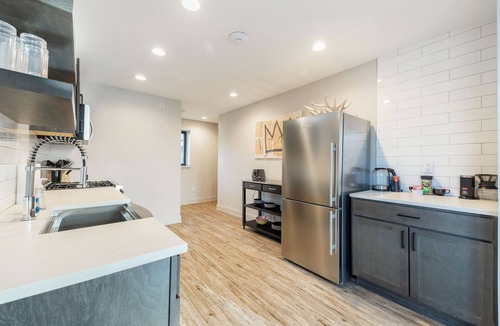 Burns Park Apartment | Stadium Suites