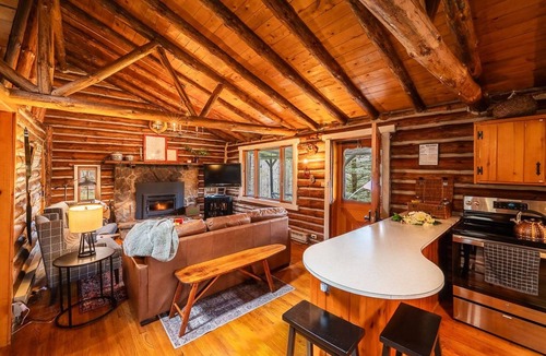 Ulysses Cabin | Stargazing Cabin | Fireplace Fire Pit Porch