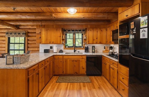 Coudersport Cabin | Stargazing Cabin | Hot Tub + Game Room + 85 Acres