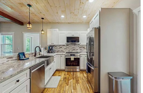 Morganton Cabin | Starry Meadow - Where Mountains Meet the Milky Way